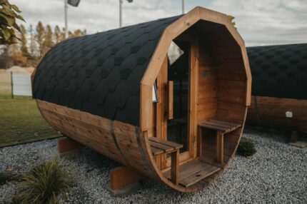 Sudová sauna 280 cm s terasou pohled zepředu a trochu z boku