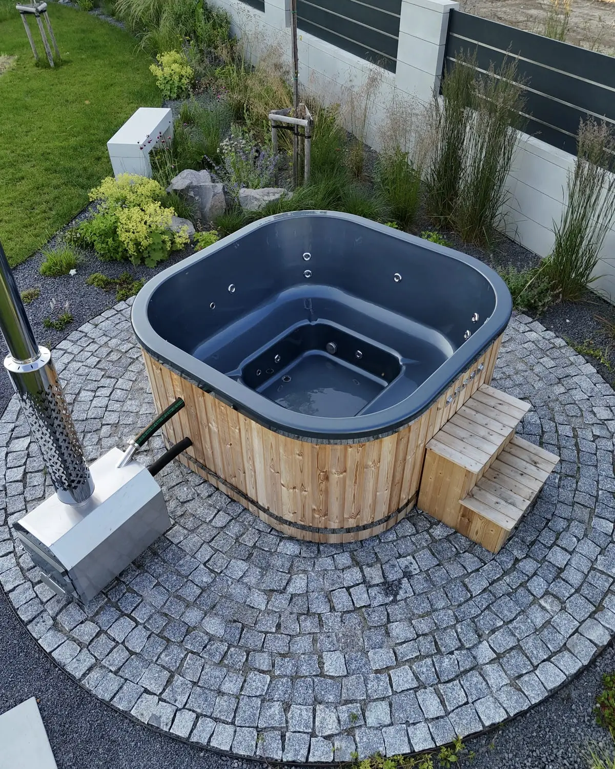 1 Koupací káď čtvercová s externími kamny - Obrázek 1
