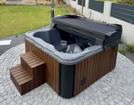 Koupací káď – vnitřní kamna (s místem na ležení)